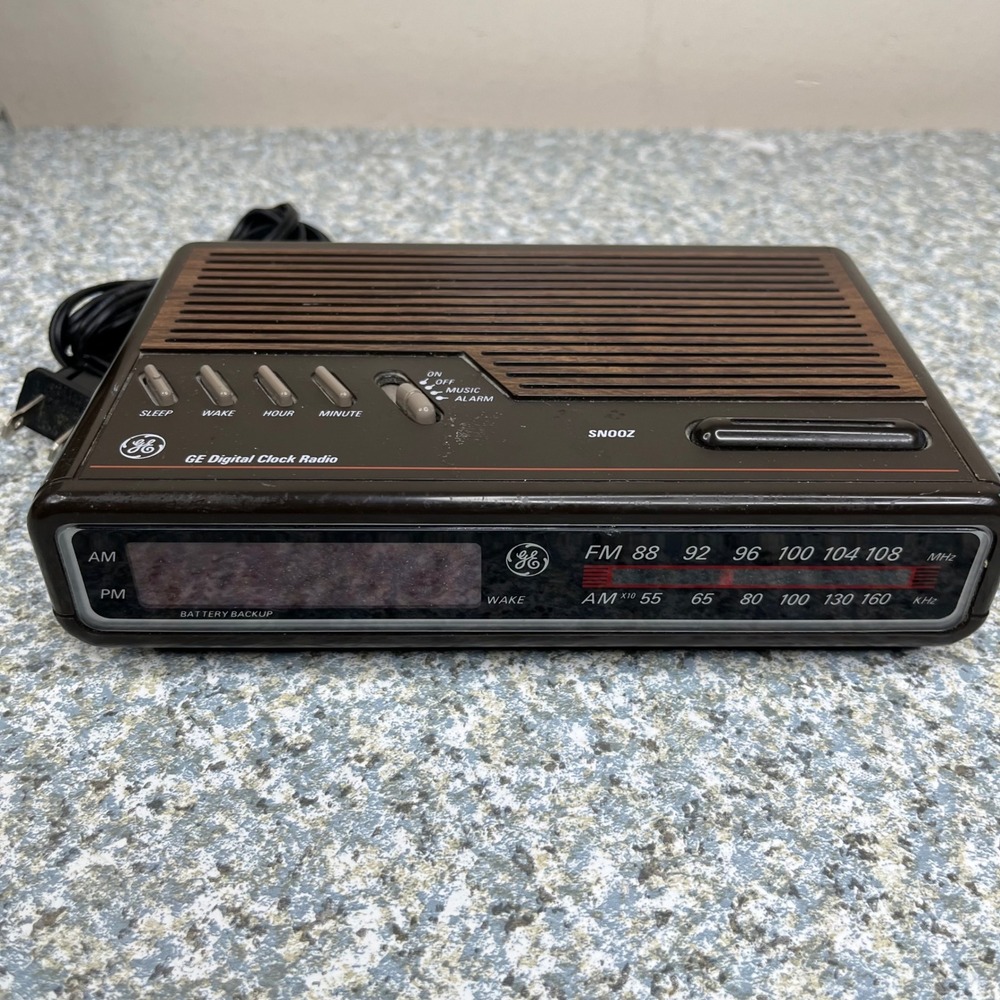 GE Digital Clock Radio 7-4612A Brown Woodgrain AM FM Alarm Vintage Tabletop
